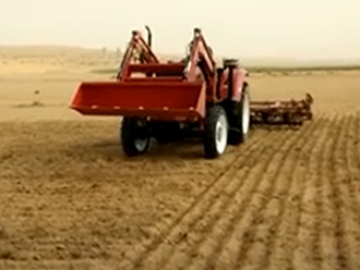 Tractor Agrícola QLN Trabajando en Arabia Saudita